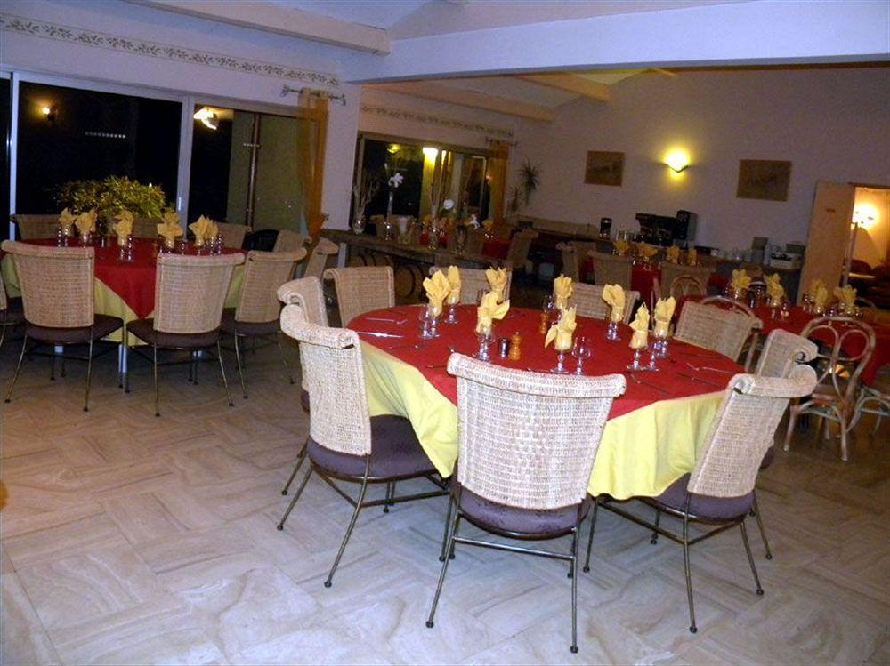 Hotel Restaurant Le Mas De L'Olivier Pont-Saint-Esprit Exteriör bild